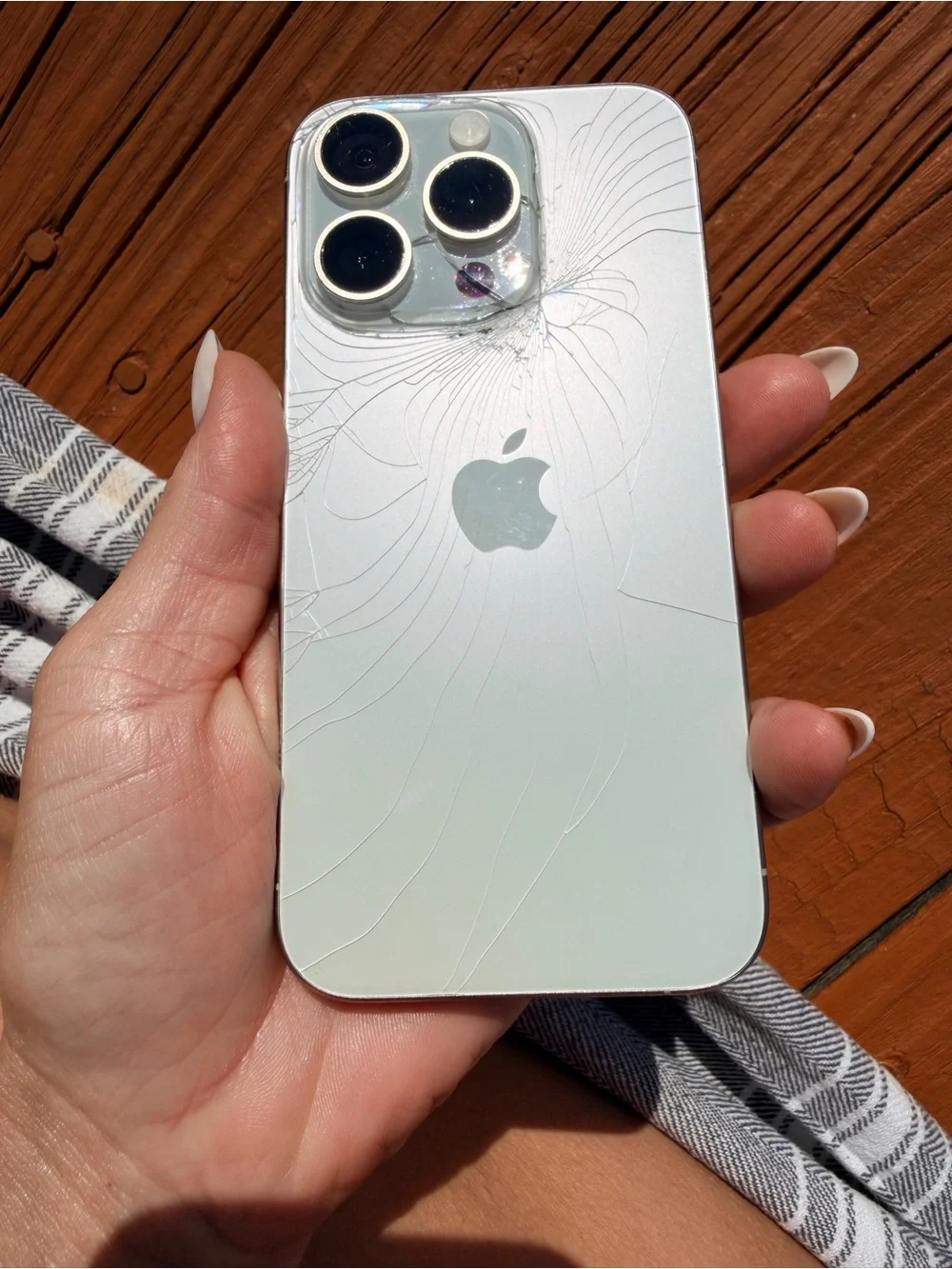 Apple iPhone 15 Pro 1TB White Titanium AT&T Locked Works perfect
